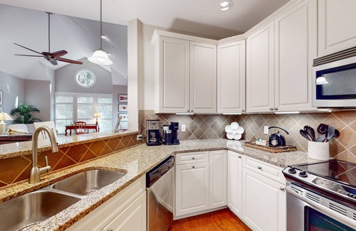 St. James Condo | Second-floor condo with private balcony, AC, & W/D - walk to marina