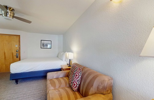 West End Cabin | Second-floor room on Main St - pool & hot tub - walk to lifts, dog-friendly