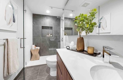 South Lake Union Apartment | Second House Boren-Come Relax by the Pool or Unwind in the Sauna!