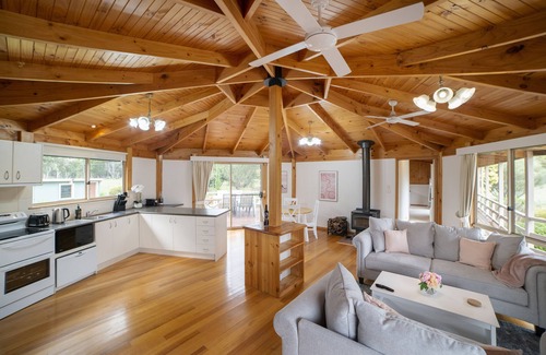 Halls Gap House | Secret Garden Cottage