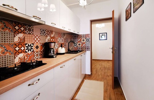 Sector 4 Apartment | Sector 4 Charming Studio Apartment near Metro & Sun Plaza Mall