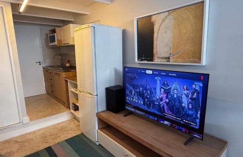 Claremont Apartment | Secure & Central, Modern Flatlet