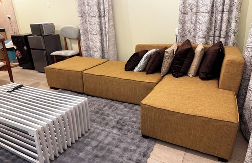 Kampala Apartment | Secure Home: Free WiFi&Washer, 10min to Acacia Mall, 15min to City Centre.