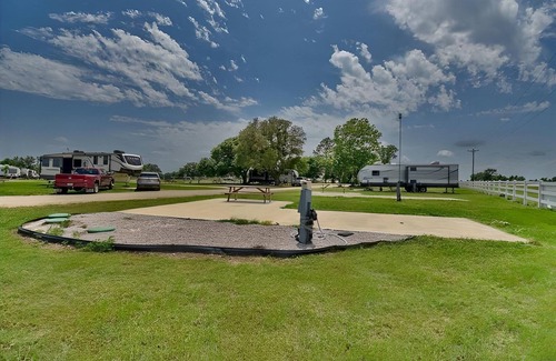 Lee County RV Rental | Secure & Paved RV Parking Spot with Full Amenities - Affordable