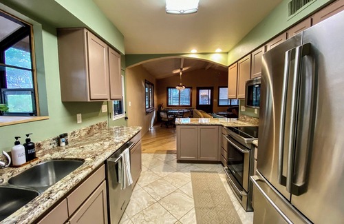 Sedona Cabin | Sedona Perfect! Charming Guest House on 5 Acre Gated Estate boardering Oak Creek