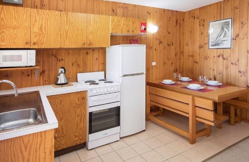 Jindabyne Apartment | Seeblick 2 - 1BR Lakefront Apartment l Central Location l Off-Street Parking