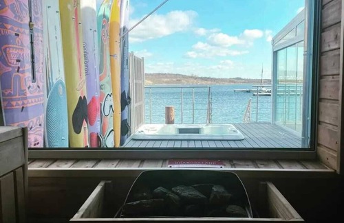 Mucheln House | Seehaus Pippa with sauna and whirlpool directly on the lake