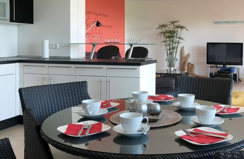 Kressbronn Apartment | Seetraum vacation apartment - high above the lake, spacious with a large balcony