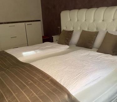 Wiesbaden Apartment | Sehr grosse 5 Zimmer Wohnung mit Garten und terasse