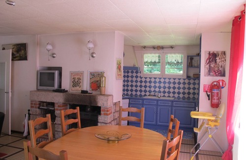 Moux-en-Morvan House | Self-catered house with view over the lake of Settons, quiet touristy road