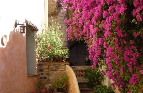 Guajar Faraguit House | Self Catering in Style with solar heated Jacuzzi - Pool set in a Cave