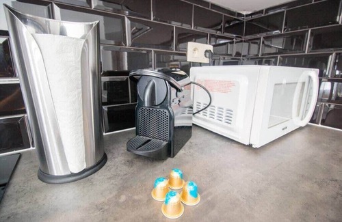 Quartier des Quais - Kaaienwijk Apartment | Self check-in studio: Netflix & 10mn ->Grand-Place