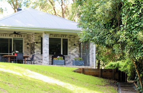 Mittagong Cottage | Self Contained Cottage in Bowral with Fireplace