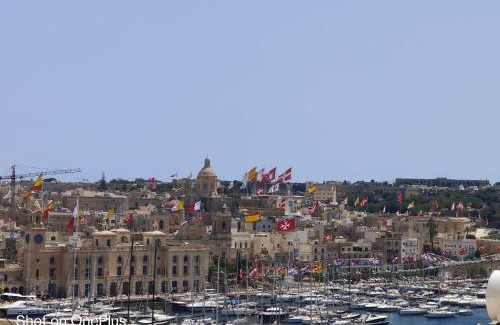 Senglea Apartment | Semi-basement, cosy apartment interconnected to our residence a traditional Maltese townhouse