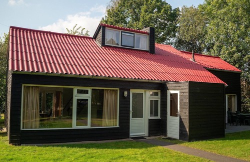 Midlaren Cottage | Semi-detached bungalow for 4 persons