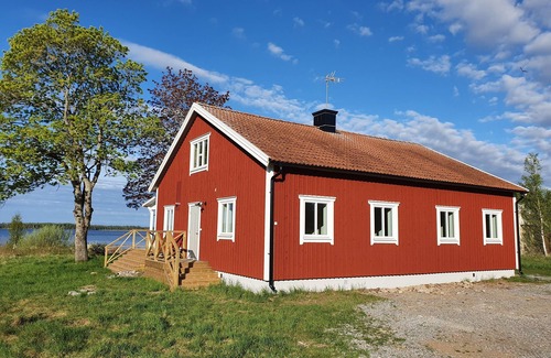 Brevens Bruk House | Semi-detached house directly on the lake, 4 or 8 beds