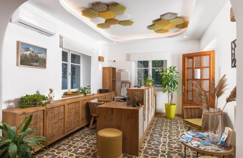 Adamas Hotel | Semiramis Guesthouse