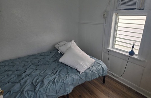 Wildwood Hotel | SeniorWeek, Soccer Team,Dance Team Hot Spot! 18 to rent Sleeps 30!