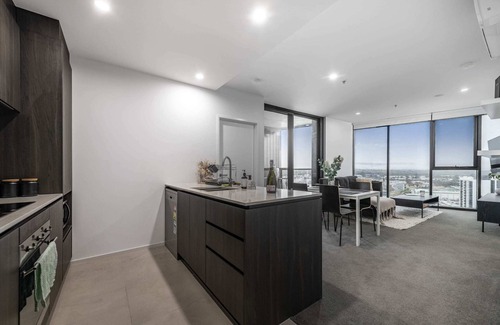 Belconnen Apartment | Sensational City and Lake View Delight - Belconnen