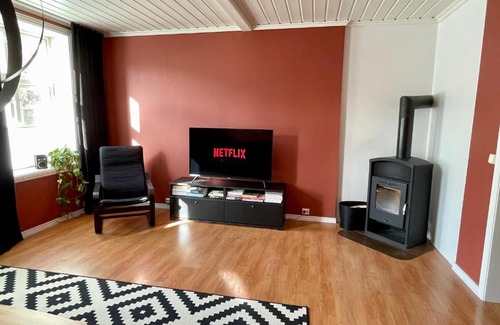 Halden Apartment | Sentral og fargerik bygårdsleilighet