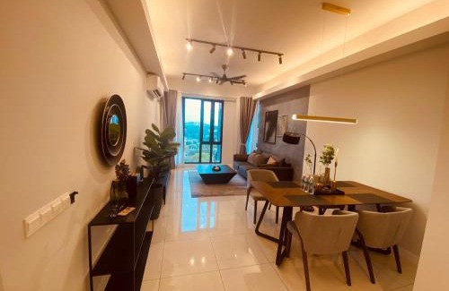 Brickfields Apartment | Sentral Suites Kuala lumpur By Leyla 3BR suites 8 pax