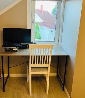 Arendal House | Sentralt rekkehus med solrik veranda!