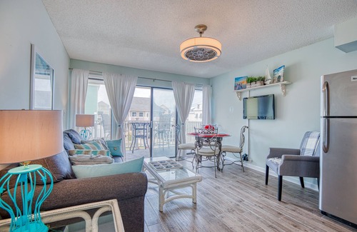 Garden City Condo | Sept special-Pool-Steps to Beach & Pier-Pet friendly-6 guests-Wifi-cable