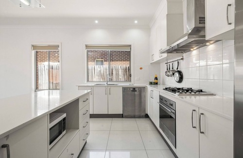 Franklin House | Serein Retreat – 5 Bedrooms and 2 Secure Parking