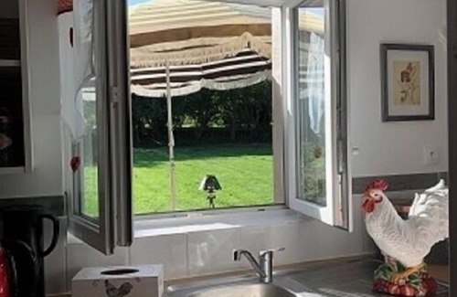 Rouelle Cottage | 'SERENDIPITY' Charming 2-bedroom cottage in lovely Domfront en Poiraie with WiFi