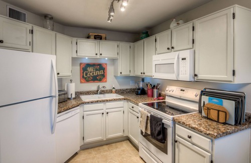 Tucson Condo | Serene 2BR Sonoran Oasis with Mountain Views, Pool, & Trail Access