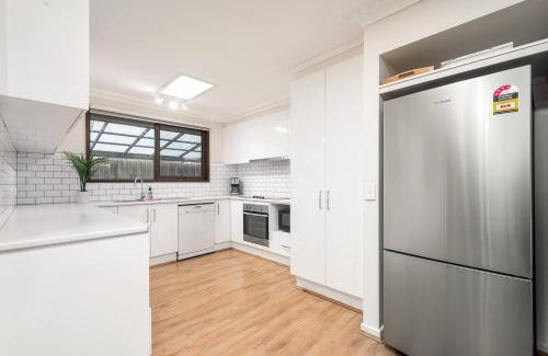 Berwick House | Serene and Spacious Retreat on the Hills