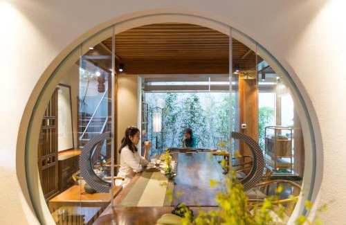 Dayan Old Town Bed & Breakfast | Serene Courtyard