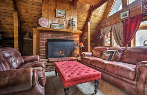 Sheridan House | Serene Creekside Sheridan Getaway Mountain Views!