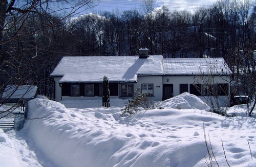 Mlade Buky House | Serene Holiday Home in Mladé Buky with small pool, Trampoline & Skiing Nearby