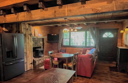 Stanardsville Cabin | Serene Lakefront Cabin Nestled Next to Shenandoah