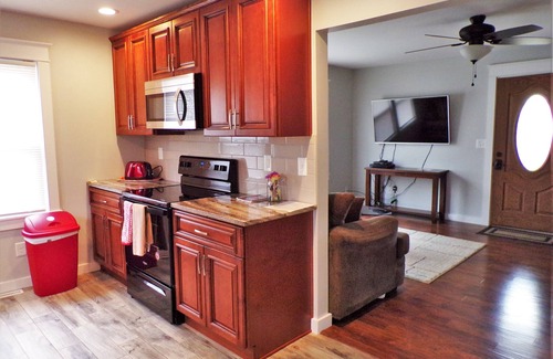 Potosi House | Serene, Modern, Cottage, access to a 60 Acre Lake