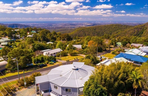 Eagle Heights House | Serene Mountain Cabin Retreat - Tamborine Mountain