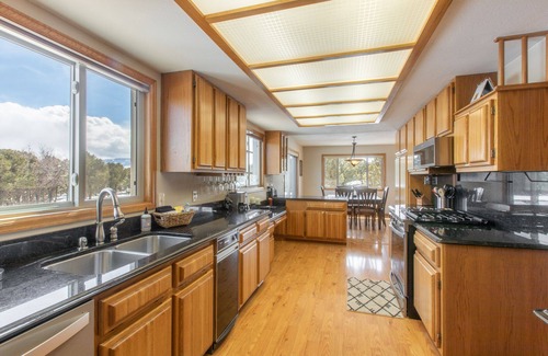 Loghill Village House | Serene Ranch Home-On Log Hill Mesa-Mountain Views & A/C STR2024-045