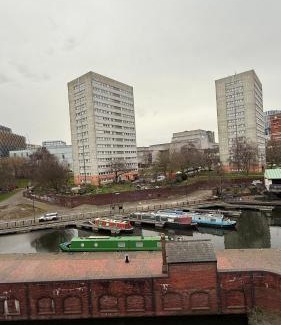 The Westside Apartment | Serene- Stunning Two Bedroom 2 washroom, Spacious, dual aspect lounge, Jwellery Quarter, Birmingham City Centre