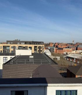 The Westside Apartment | Serene- Stunning Two Bedroom 2 washroom, Spacious, dual aspect lounge, Jwellery Quarter, Birmingham City Centre
