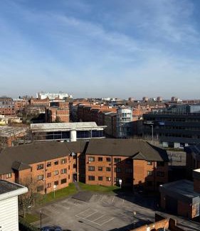 The Westside Apartment | Serene- Stunning Two Bedroom 2 washroom, Spacious, dual aspect lounge, Jwellery Quarter, Birmingham City Centre