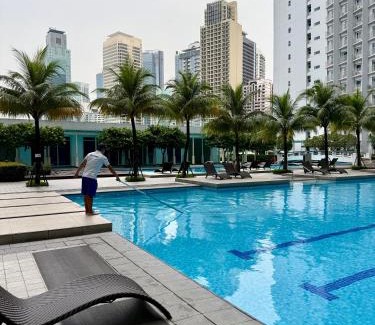 Valenzuela House | Serene Suite In Jazz Residences