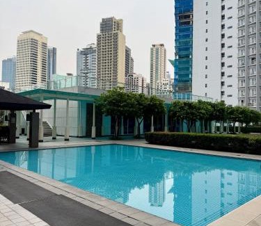 Valenzuela House | Serene Suite In Jazz Residences