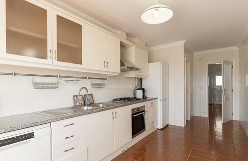 Famalicao Villa | Serene Villa - Located in a quiet area near Nazaré