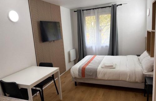 Gambetta Apartment | Serenity Aparthotel, la Défense - Eiffel tower view - 5 min walk to Subway