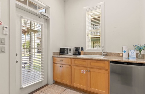 Crescent Beach House | Serenity by the Sea! 4BR Retreat, Sleeps 12, Walk to Beach & Community Pool