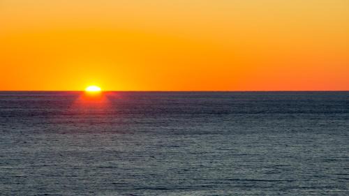 Crescent Beach House | Serenity by the Sea! 4BR Retreat, Sleeps 12, Walk to Beach