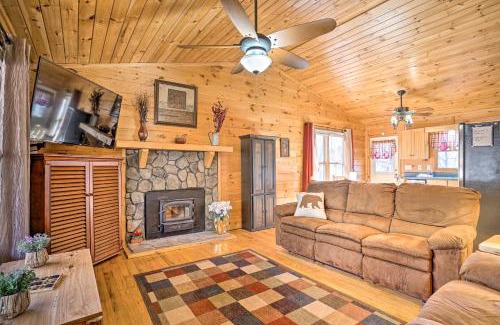 Mineral Bluff House | Serenity Cabin with Furnished Deck