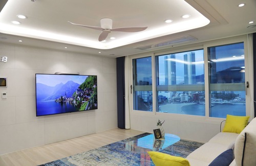 Seo Apartment | Serenity in Busan, Up to 8, Songdo Beach, New Building, Ocean View, Sunrise View