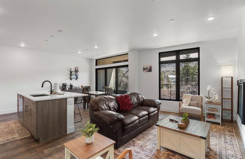 Silverthorne Condo | Serenity in Silverthorne: Luxury Condo Retreat with Mountain Views
